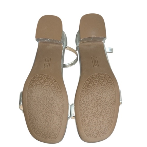 ABEO Avenue Strap in Silver Metallic Leather Dress Heel Sandal Size 9 - Picture 11 of 12